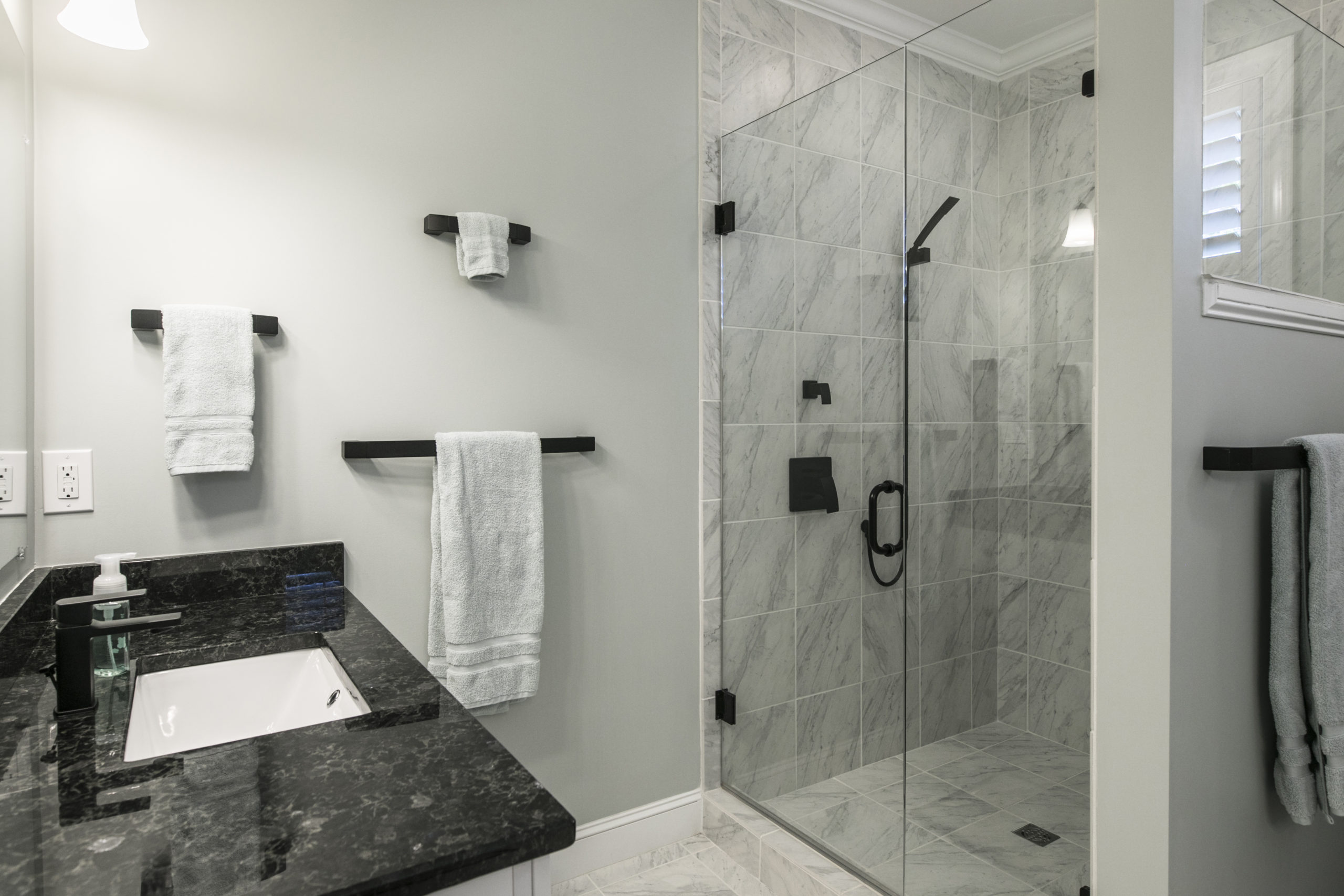 hotels-with-walk-in-showers-01